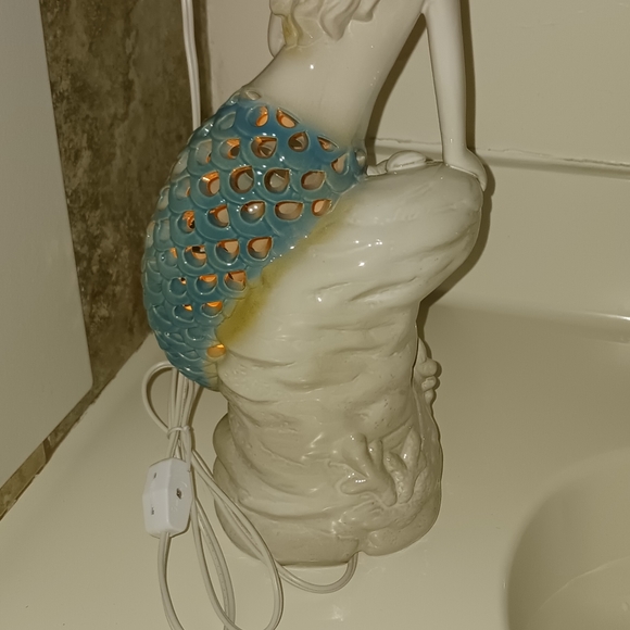 Brand new mermaid lamp from cracker barrel - Picture 9 of 12